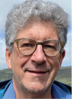 Jean-Paul Wolff hat nach langjähriger Tätigkeit im Finanzwesen vor einigen Jahren die Leidenschaft zur Botanik entdeckt und das Planungsbüro Atelier für Ökologie & Moosforschung ATEMO in Grosbous gegründet. Ehrenamtlicher wissenschaftlicher Mitarbeiter des Nationalmuseums für Naturgeschichte Luxemburgs