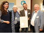 Von links: Ewa Les´ , Dr. Dorette Staab, Preisträger Jonathan Rauhut und Dr. Alfred Herberg