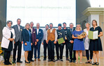 Verleihung des Deutschen Landschaftspflegepreises, v.l.: DVL-Vorsitzende Maria Noichl MdEP, Richard Ittner, Laudatorin Helga Kerwagen, Hans Seitz, Laudator Eberhard Sandhäger, Laudator Bastian Rochner, Reiner Stürz, Jürgen Zimmerer, Jörg Wiedemann, Umweltminister Axel Vogel, Heike Vogel, Laudatorin Christina Kretzschmar, Claudia Buchau