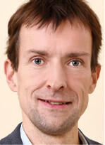 Dr. Markus Salomon ist seit
2002 Mitarbeiter beim Sachverständigenrat für Umweltfragen
mit besonderer Verantwortung
für Fragen des Meeres- und
Gewässerschutzes. Studium
der Biologie an der Universität
Hannover und Hamburg mit
den Schwerpunkten Hydrobiologie und Fischereiwissenschaften. Anschließend
Tätigkeit unter anderem am Alfred-Wegener Institut
für Polar- und Meeresforschung sowie der Zoologischen Station der Universität Paris in Villefranchesur-Mer.