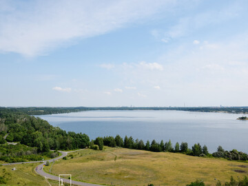  1 Vom Turm auf der Bistumshhe lsst sich der Cospudener See gut berblicken. 